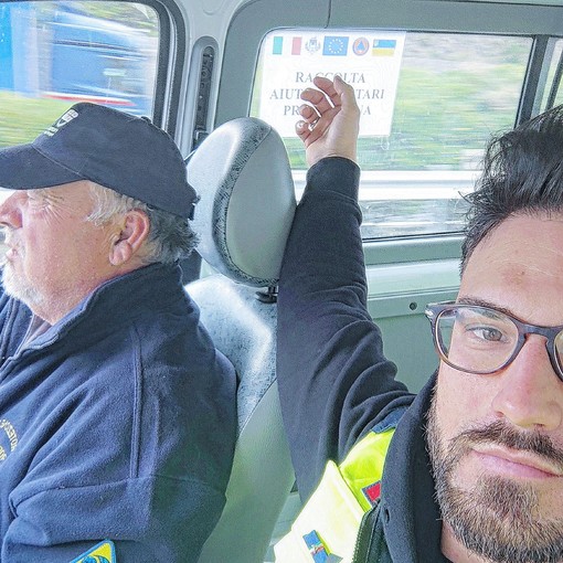 Dolceacqua: la Protezione Civile raccoglie fondi e viaggia verso l'Ucraina con medicinali e alimentari (Foto) Dolceacqua: la Protezione Civile raccoglie fondi e viaggia verso l'Ucraina con medicinali e alimentari (Foto)