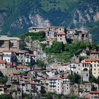 Triora: pagamento alla società Italardesia, per reperire fondi il Comune abbassa la base d’asta del 10% dei beni immobili