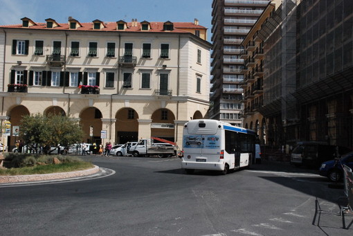 Imperia: iniziati ieri i lavori in piazza Dante per ricavare nuovo posti per le moto