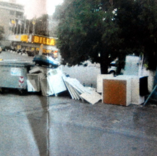 Sanremo: esposto dei residenti di via Flesia per una discarica abusiva, il Comune chiede collaborazione Sanremo: esposto dei residenti di via Flesia per una discarica abusiva, il Comune chiede collaborazione