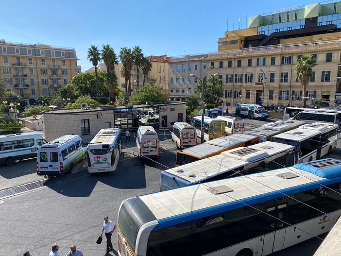 Dopo la sentenza del Tribunale entro il 20 dicembre arrivano nuove tranche di stipendi alla Riviera Trasporti Dopo la sentenza del Tribunale entro il 20 dicembre arrivano nuove tranche di stipendi alla Riviera Trasporti