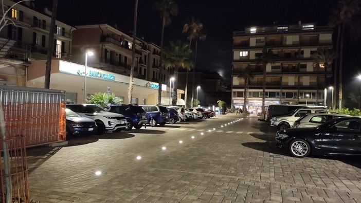 Bordighera: rimossi i ginkgo biloba all'interno del nuovo parcheggio di piazza della Stazione Bordighera: rimossi i ginkgo biloba all'interno del nuovo parcheggio di piazza della Stazione