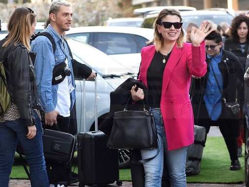 #Sanremo2020: Emma superstar anche durante il 'pre Festival', ecco le foto insieme al cast di Muccino #Sanremo2020: Emma superstar anche durante il 'pre Festival', ecco le foto insieme al cast di Muccino