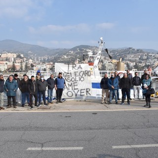 Protesta dei pescatori di Sanremo e Bordighera, solidarietà da Scuola di Pace e Spes Protesta dei pescatori di Sanremo e Bordighera, solidarietà da Scuola di Pace e Spes