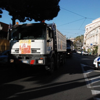 Clacson strombazzanti a Sanremo per la protesta degli 'edili' diretti verso Imperia