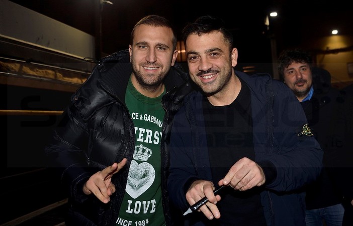 Sanremo: ieri sera successo di pubblico al Teatro Ariston per lo spettacolo del duo comico 'Pio e Amedeo' (Foto)