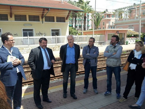 Bordighera: sopralluogo in stazione, Pallanca "Inaccettabile un biglietto da visita così!" Bordighera: sopralluogo in stazione, Pallanca "Inaccettabile un biglietto da visita così!"