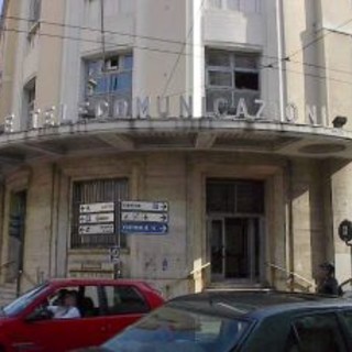 Sanremo: vietato entrare alle Poste centrali con il cane, le rimostranze di una lettrice