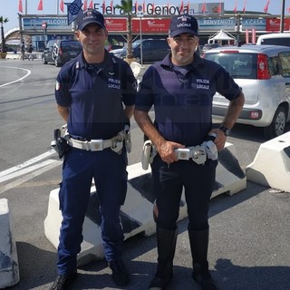 Genova: ecco la pattuglia della Polizia Municipale di Ventimiglia in supporto ai colleghi del capoluogo (Foto) Genova: ecco la pattuglia della Polizia Municipale di Ventimiglia in supporto ai colleghi del capoluogo (Foto)