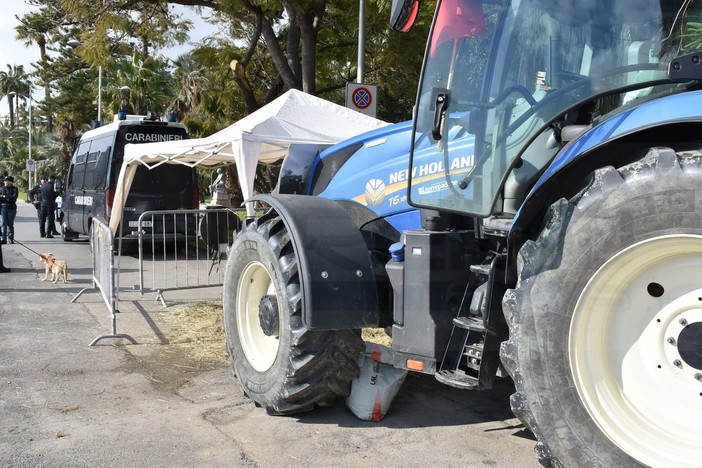 Proteste agricoltori, la Prefettura di Imperia ringrazia le Forze dell’Ordine e l’Amministrazione comunale di Sanremo Proteste agricoltori, la Prefettura di Imperia ringrazia le Forze dell’Ordine e l’Amministrazione comunale di Sanremo