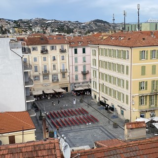 Festival dei Fiori a Sanremo: Camera di Commercio Riviere di Liguria in piazza Borea d'Olmo omaggia la storia dell'omonimo giardino Festival dei Fiori a Sanremo: Camera di Commercio Riviere di Liguria in piazza Borea d'Olmo omaggia la storia dell'omonimo giardino