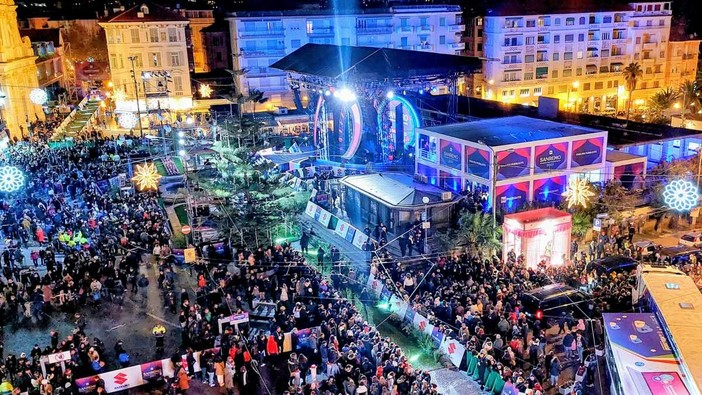 Sanremo, il Festival si espande oltre il centro: nuovi spazi per gli eventi e impegno a contenere i costi per gli operatori (Video) Sanremo, il Festival si espande oltre il centro: nuovi spazi per gli eventi e impegno a contenere i costi per gli operatori (Video)