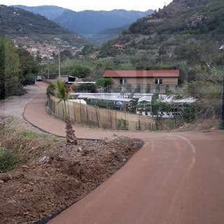 Dolceacqua: ecco la pista ciclabile in anteprima, il Sindaco "Asfalto a metà perchè costa il doppio!"