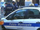 Sanremo: sposta le transenne per il parcheggio Rai e le mette in mezzo alla strada, intervento della Municipale Sanremo: sposta le transenne per il parcheggio Rai e le mette in mezzo alla strada, intervento della Municipale