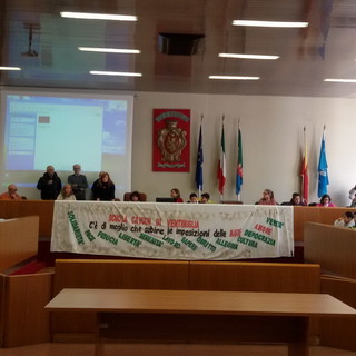 A Ventimiglia la legalità entra in classe: alunni Istituto Cavour all’esame con Polizia ed esperti, il fotoracconto
