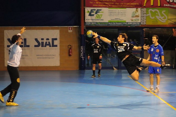 Pallamano: nel campionato di Serie A2, il Ventimiglia battuto solo dall'ingiustizia