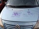 Sanremo: parcheggiano le auto sulle strisce di via Pietro Agosti, si ritrovano il cofano imbrattato (Foto)