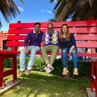 Riva Ligure: ecco la 'Panchina gigante' installata a 'zero metri' dal mare e con legno 'recuperato'