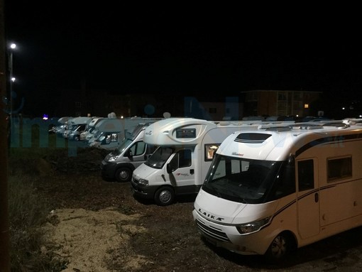 Diano Marina: camper in un parcheggio abusivo, il Sindaco "Già fatti rimuovere, ora capiremo cosa è successo" Diano Marina: camper in un parcheggio abusivo, il Sindaco "Già fatti rimuovere, ora capiremo cosa è successo"