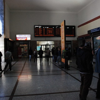 Ventimiglia: arrivato alle 13.40 in stazione il bus supplementare per i passeggeri rimasti a piedi stamattina