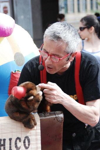 Sanremo: anche oggi sul solettone di piazza Colombo l'animazione con il 'Teatro dei Mille Colori' Sanremo: anche oggi sul solettone di piazza Colombo l'animazione con il 'Teatro dei Mille Colori'
