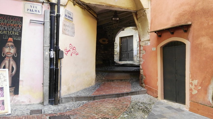 Sanremo: residenti della Pigna scrivono al sindaco denunciando sporcizia e degrado nel centro storico