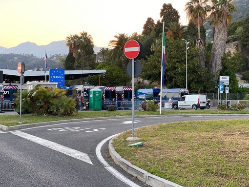 Ventimiglia: venerdì la riunione per spiegare la nuova tassazione al 5% per i lavoratori frontalieri Ventimiglia: venerdì la riunione per spiegare la nuova tassazione al 5% per i lavoratori frontalieri