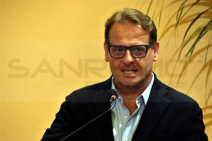 Scajola guarda alle scuole del futuro: "Serve un Piano Marshall. A ottobre nuovi fondi dalla Regione Liguria" Scajola guarda alle scuole del futuro: "Serve un Piano Marshall. A ottobre nuovi fondi dalla Regione Liguria"