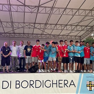 Bordighera: Sant'Ampelio Calcio e Rari Nantes, premiate ieri dall'Amministrazione le due società