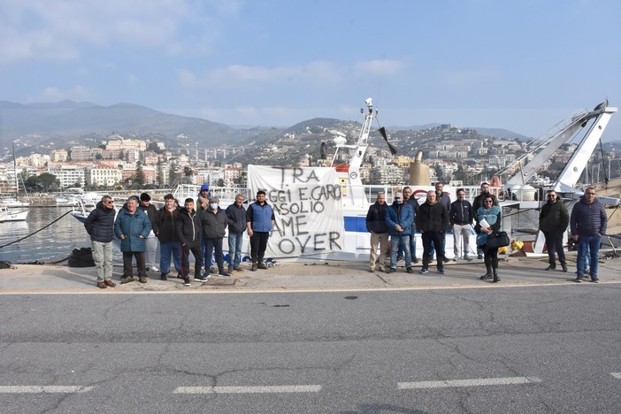 Protesta dei pescatori di Sanremo e Bordighera, solidarietà da Scuola di Pace e Spes Protesta dei pescatori di Sanremo e Bordighera, solidarietà da Scuola di Pace e Spes