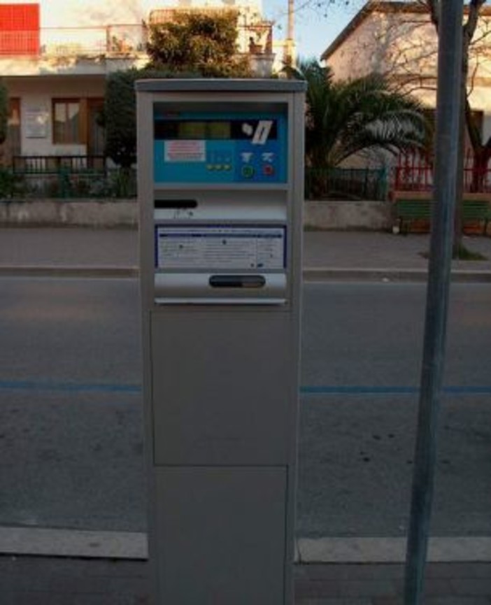 Parcheggio a pagamento “Tennis Centro” a Bordighera: Comune rivede le tariffe per incentivarne l’uso