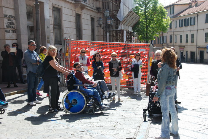 Imperia: passeggiata contro le barriere architettoniche. Anche il Consigliere Pd Fiorenzo Marino tra i partecipanti: "Criticità già note, a cui stiamo lavorando"