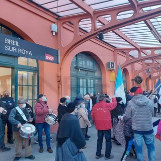 Festa a Breil sur Roya per il treno che torna ad unire Cuneo e Ventimiglia: il discorso del Sindaco Scullino in stazione Festa a Breil sur Roya per il treno che torna ad unire Cuneo e Ventimiglia: il discorso del Sindaco Scullino in stazione