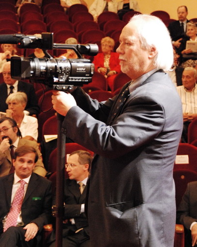 Il noto operatore e broadcaster Roberto Pecchinino ha aperto la prima televisione web di Sanremo