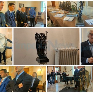 Imperia: inaugurata in Prefettura la scultura donata dal Maestro Elio Lentini (Foto e Video) Imperia: inaugurata in Prefettura la scultura donata dal Maestro Elio Lentini (Foto e Video)