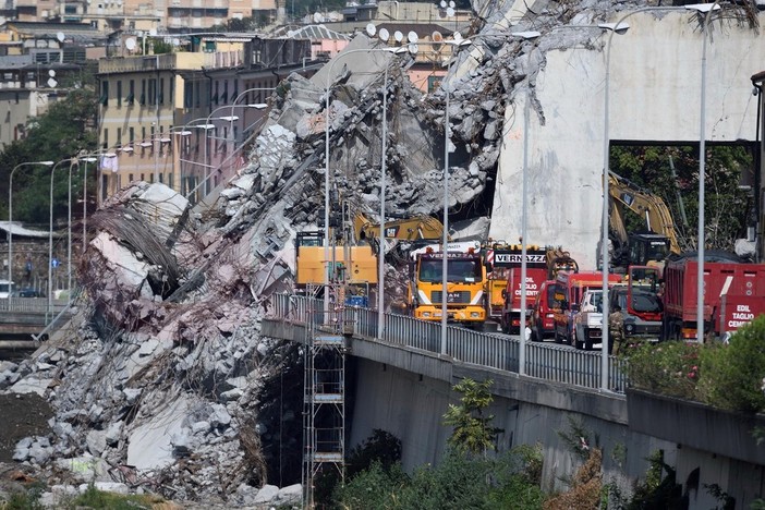 Genova: si continua a lavorare nella zona del crollo, ecco com'è il ponte Morandi oggi (Foto di Tonino Bonomo)
