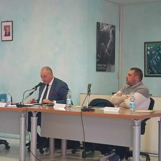 Polemica in consiglio comunale a Vallecrosia, Perri: "Rispetto, dignità e imparzialità non garantiti, sminuito il ruolo dell'opposizione" Polemica in consiglio comunale a Vallecrosia, Perri: "Rispetto, dignità e imparzialità non garantiti, sminuito il ruolo dell'opposizione"