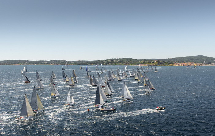 Vela: spettacolare partenza questa mattina per la prova d'altura della 'Giraglia Rolex Cup' Vela: spettacolare partenza questa mattina per la prova d'altura della 'Giraglia Rolex Cup'