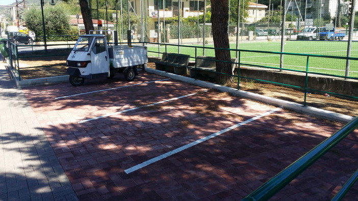 Vallecrosia: 4 posti auto al posto di un’area gioco per bambini, “Assurdo è vergognoso” dichiarano Perri e Russo