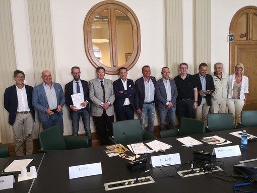 Imperia: siglato un protocollo d'intesa tra Confcommercio e Atl Cuneo, Lupi "Saremo il loro mare e loro la nostra montagna" (Foto e video) Imperia: siglato un protocollo d'intesa tra Confcommercio e Atl Cuneo, Lupi "Saremo il loro mare e loro la nostra montagna" (Foto e video)