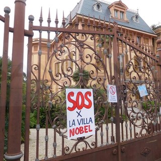 Sanremo: stop al degrado di Villa Nobel, ieri pomeriggio la protesta ed i primi cartelli (Foto) Sanremo: stop al degrado di Villa Nobel, ieri pomeriggio la protesta ed i primi cartelli (Foto)