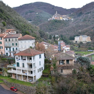 Scritte 'No Tav' e 'Genova antifascista' a un matrimonio a Pigna, il padre della sposa alla minoranza: "Pagati tutti i permessi" Scritte 'No Tav' e 'Genova antifascista' a un matrimonio a Pigna, il padre della sposa alla minoranza: "Pagati tutti i permessi"