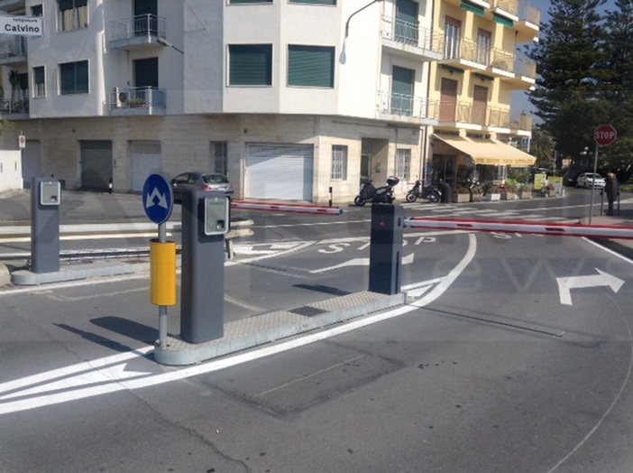 Sanremo: postazioni per il pagamento del parcheggio bloccate, la forte critica di una cittadina Sanremo: postazioni per il pagamento del parcheggio bloccate, la forte critica di una cittadina