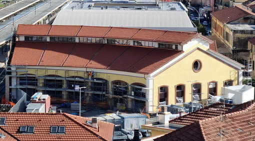 Inizia a prendere forma il Palasalute di Ventimiglia: rimossi i ponteggi, la struttura ora è ben visibile