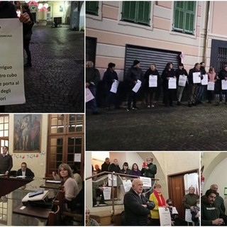 Camporosso, agricoltori protestano per tariffe irrigue esorbitanti: "500 aziende rischiano la chiusura, cerchiamo solidarietà dalla politica" (Foto e video)