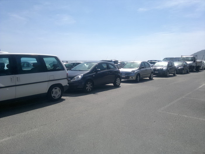 Sanremo: parcheggio selvaggio a Pian di Nave, la proposta di una lettrice Sanremo: parcheggio selvaggio a Pian di Nave, la proposta di una lettrice