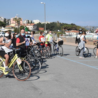 Sanremo: solamente 15 'Sardine' in partenza oggi da Pian di Poma per la 'Pedalata per la Repubblica' (Foto) Sanremo: solamente 15 'Sardine' in partenza oggi da Pian di Poma per la 'Pedalata per la Repubblica' (Foto)