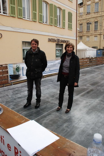 Sanremo: pista di pattinaggio su ghiaccio, lettore contrario