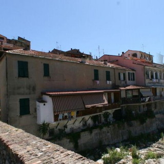 Pontedassio: sabato prossimo termina il ciclo di incontro 'Aperitivo con l'autore' Pontedassio: sabato prossimo termina il ciclo di incontro 'Aperitivo con l'autore'