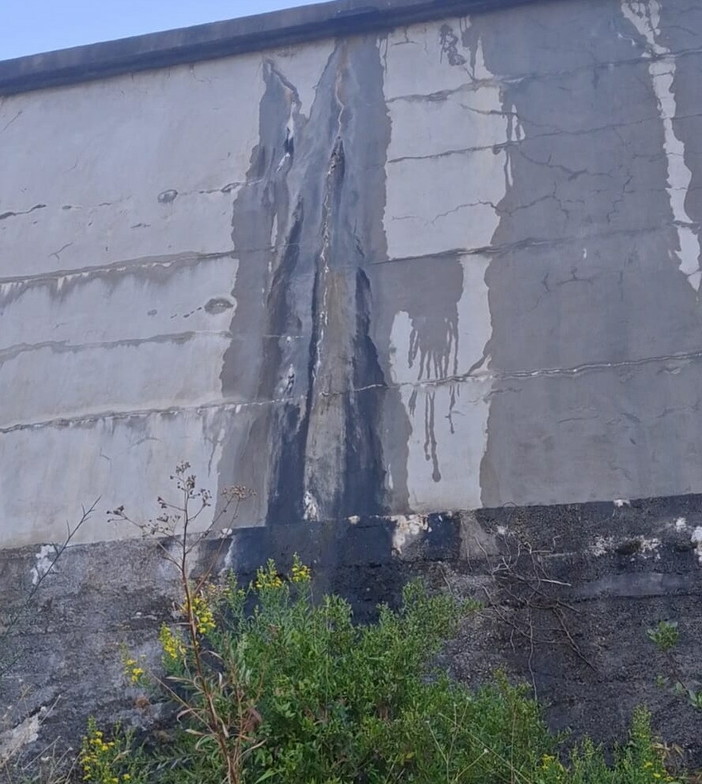 Ventimiglia: denuncia di Terre di Grimaldi "Nella frazione acqua a singhiozzo e reti fatiscenti: il paese ostaggio dei rattoppi" Ventimiglia: denuncia di Terre di Grimaldi "Nella frazione acqua a singhiozzo e reti fatiscenti: il paese ostaggio dei rattoppi"